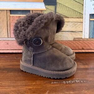 UGG Kids Bailey Button Toddler Boot 6